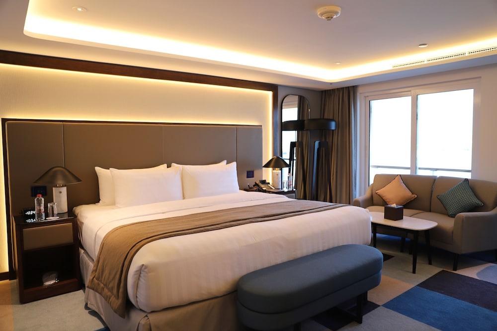 Queen Elizabeth 2 Hotel Dubai Buitenkant foto